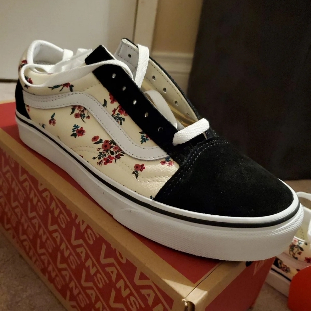 Vans Old Skool ditsy floral and black brand new women's size 7